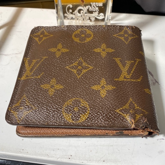 Authentic Louis Vuitton Monogram Marco Wallet - Picture 9 of 15